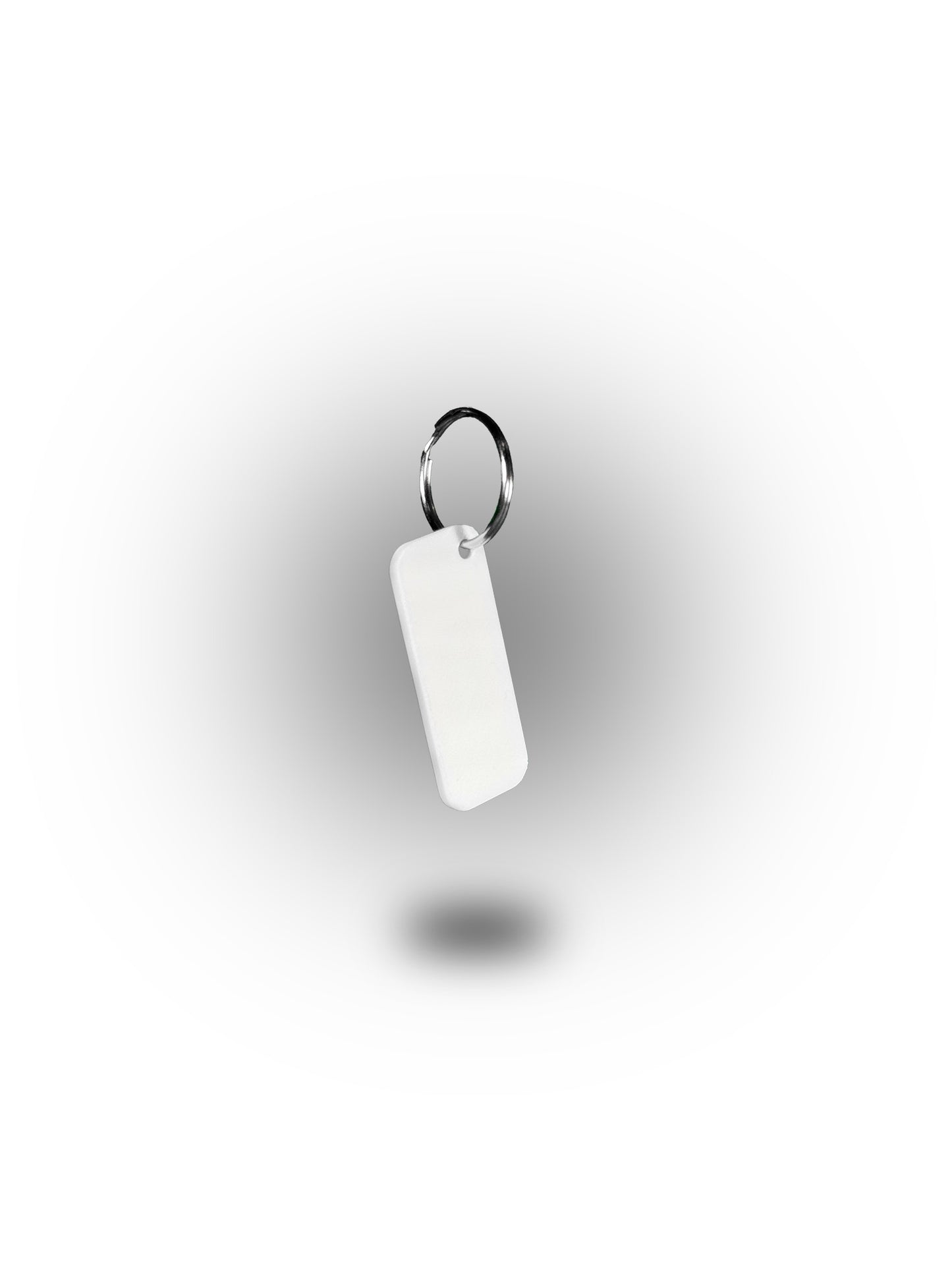 Leerer rechteckiger Schlüsselanhänger – 3D-gedrucktes weißes Design mit Metallring und NFC-Integration.